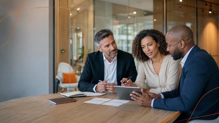 Professionnels construisant un plan de développement des compétences